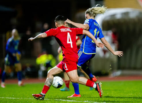 Stina Blackstenius of Sweden scores the 0-3 goal