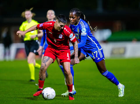 Andreia Machado of Luxembourg and Evelyn Ijeh of Sweden
