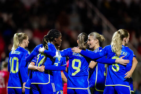 Evelyn Ijeh of Sweden celebrates the 0-4 goal