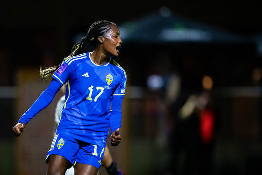 Evelyn Ijeh of Sweden celebrates the 0-4 goal