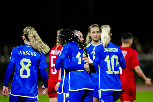 Evelyn Ijeh and Kosovare Asllani of Sweden celebrate