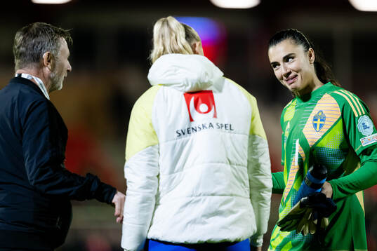 Head coach Peter Gerhardsson and goalkeeper Zecira Musovic