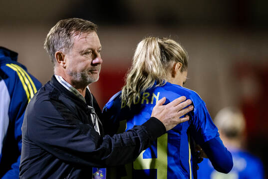 Head coach Peter Gerhardsson and Nathalie Björn of Sweden