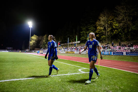 Rusul Rosa Kafaji and Fridolina Rolfö of Sweden are