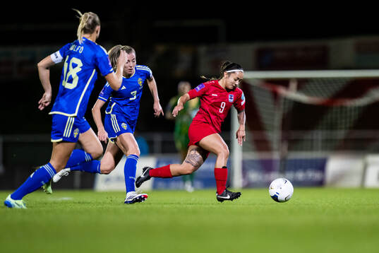 Linda Sembrant of Sweden and Amy Thompson of Luxembourg