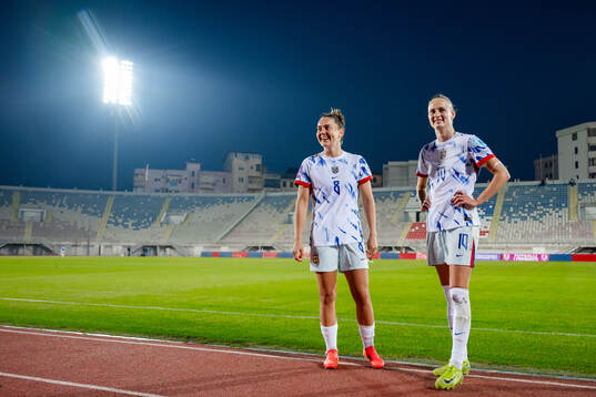 Vilde Bøe Risa and Caroline Graham Hansen of Norway