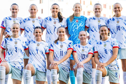 The starting eleven of Norway pose for a team photo