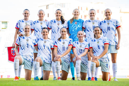 The starting eleven of Norway pose for a team photo