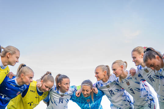Lisa Naalsund, Emilie Woldvik, goalkeeper Aurora Mikalsen,