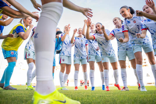Goalkeeper Aurora Mikalsen, Karina Sævik, Mathilde