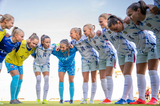 Emilie Woldvik, goalkeeper Aurora Mikalsen, Caroline Graham