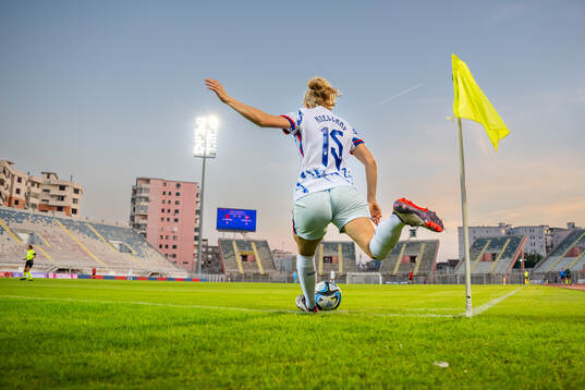 Justine Kielland of Norway takes a corner kick