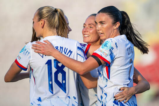 Guro Bergsvand of Norway celebrates with Ingrid Syrstad
