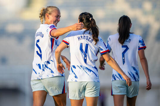 Guro Bergsvand of Norway celebrates with Tuva Hansen