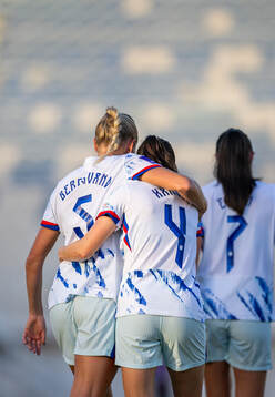 Guro Bergsvand of Norway celebrates with Tuva Hansen