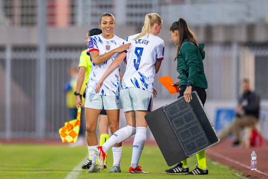 Celin Bizet Ildhusøy and Karina Sævik of Norway