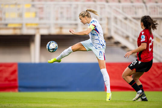 Ada Hegerberg of Norway scores the 0-4 goal