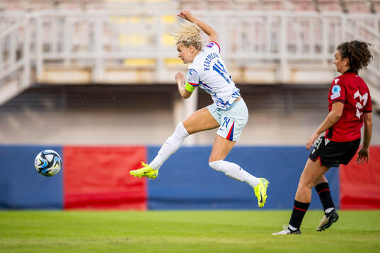 Ada Hegerberg of Norway scores the 0-4 goal