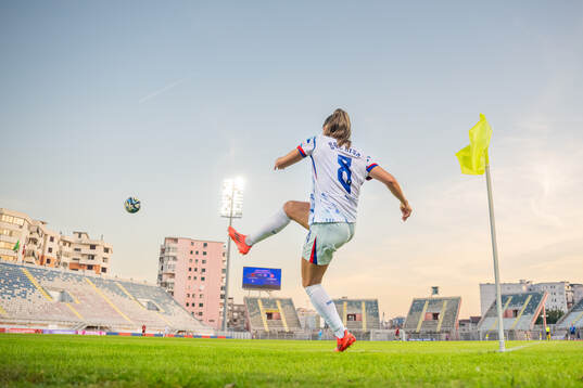 Vilde Bøe Risa of Norway takes a corner kick