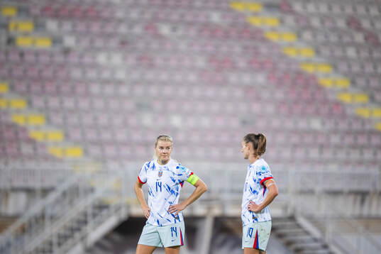 Ada Hegerberg and Caroline Graham Hansen of Norway