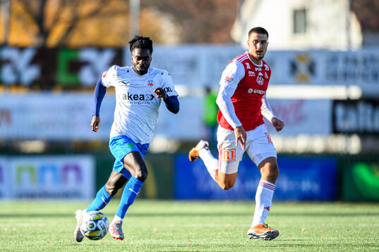 Helsingborgs Benjamin Acquah och Sandvikens IFs Zinedin