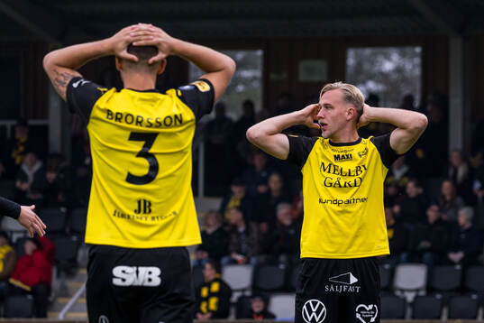 Mjällbys Arvid Brorsson och Herman Johansson deppar
