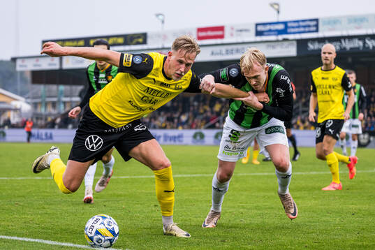Mjällbys Herman Johansson och GAISs Robin Wendin Thomasson