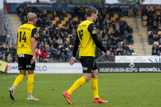 Mjällbys Herman Johansson och Jacob Bergström deppar