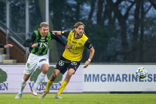 GAISs Gustav Lundgren och Mjällbys Tom Pettersson