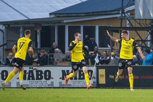 Mjällbys Elliot Stroud, Jacob Bergström och Arvid
