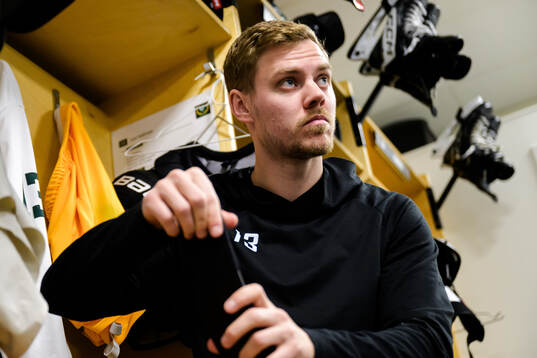 Färjestads Joel Kellman i omklädningsrummet