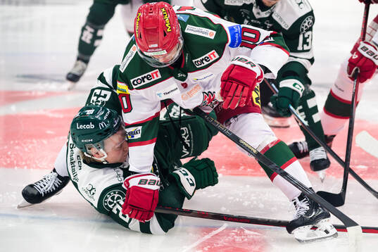 Färjestads Oskar Steen och Modos Sampo Ranta