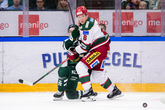 Färjestads Jack Berglund och Modos Paul Ladue