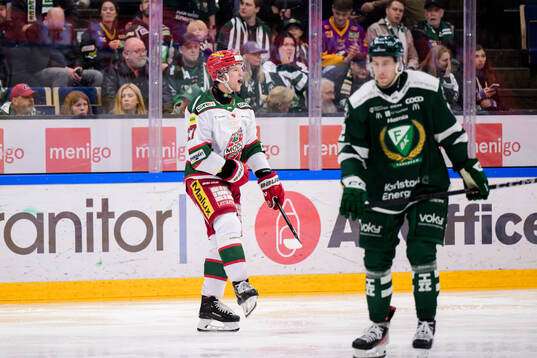 Modos Mattias Norlinder jublar