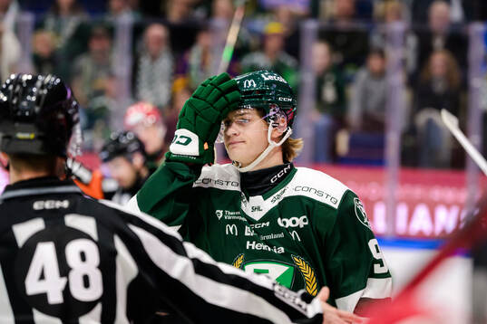 Färjestads Lucas Forsell deppar