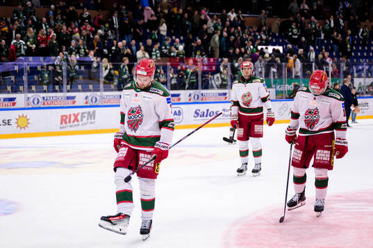Modos Pontus Näsén deppar med lagkamrater