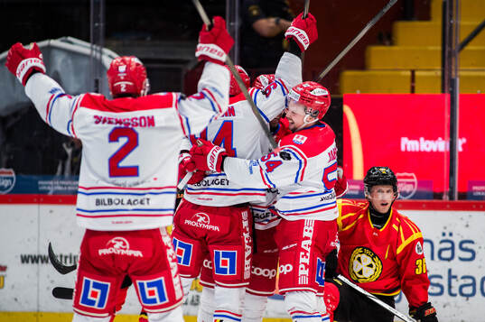 Timrås Sebastian Hartmann och Jonathan Dahlén jublar
