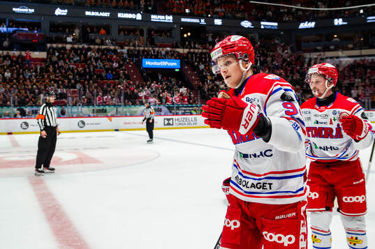 Timrås Sebastian Hartmann jublar