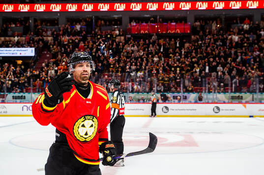 Brynäs Anton Rödin jublar
