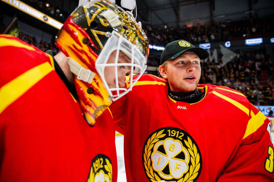 Brynäs målvakt Erik Källgren och målvakt Ludvig Persson