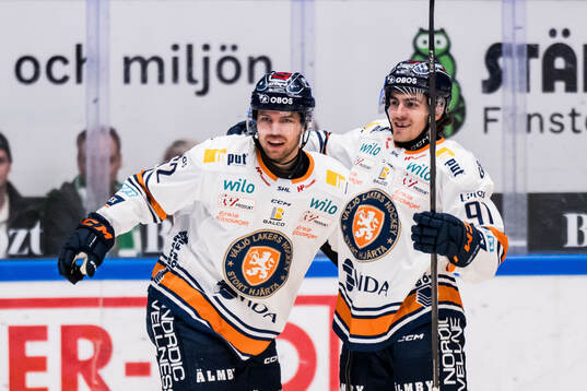 Växjös Manuel Ågren och Felix Robert jublar