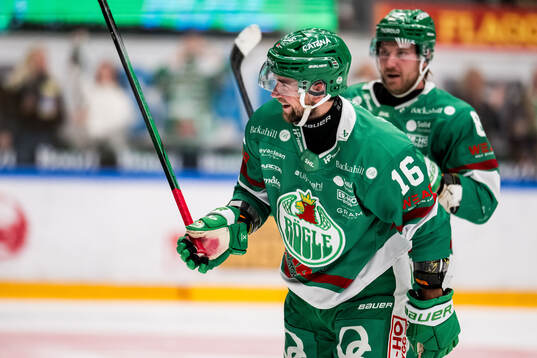 Rögles Lukas Ekeståhl-Jonsson jublar