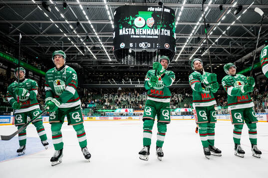 Rögles Albin Sundsvik lagkamrater jublar