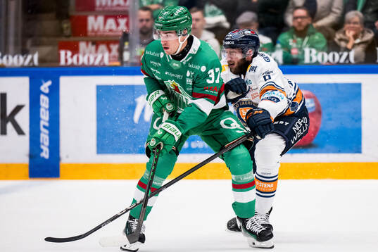Rögles Albin Sundsvik och Växjös Zachary Giuttari