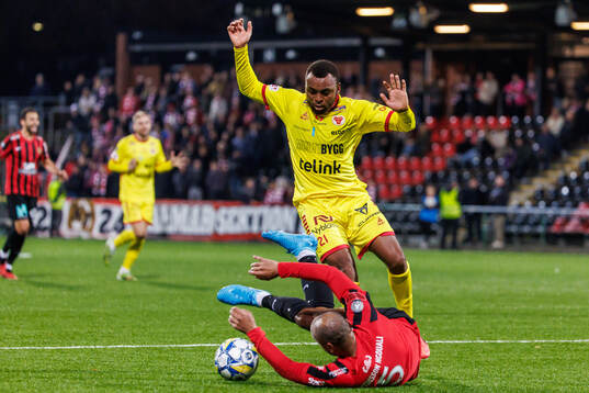 Kalmars Abdussalam Magashy och Brommapojkarnas Serge-Junior