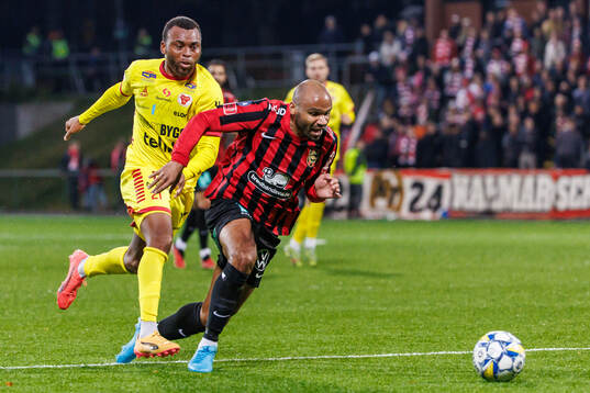 Kalmars Abdussalam Magashy och Brommapojkarnas Serge-Junior