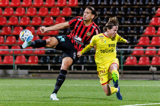 Brommapojkarnas Nikola Vasic och Kalmars Johan Karlsson