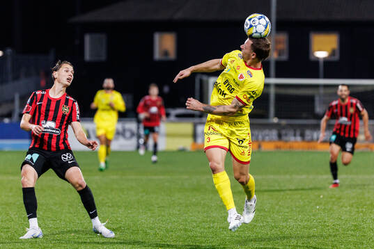 Brommapojkarnas Alex Timossi Andersson och Kalmars