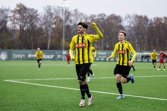 Och Häckens Nikola Mitrovic jublar