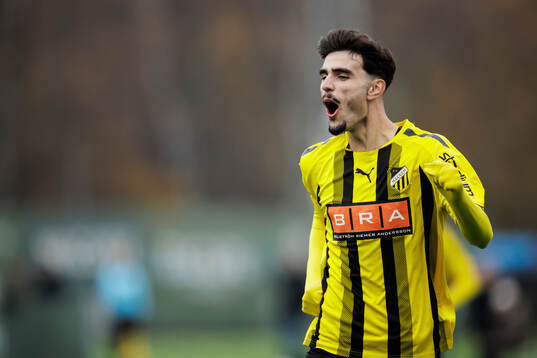 Häckens Nikola Mitrovic jublar